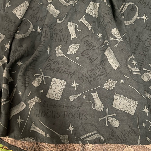 NWT Torrid Hocus Pocus Skirt size 2 - Picture 5 of 6